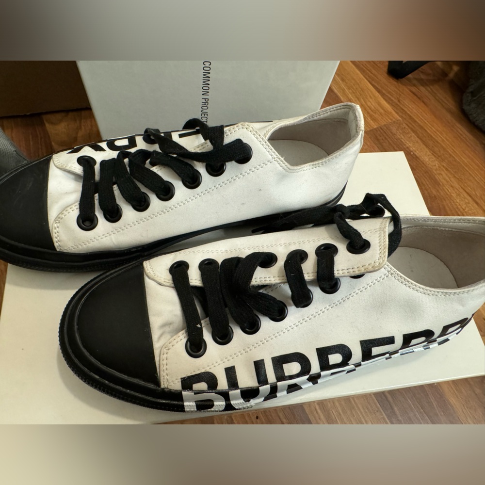 Burberry graphic logo sneaker